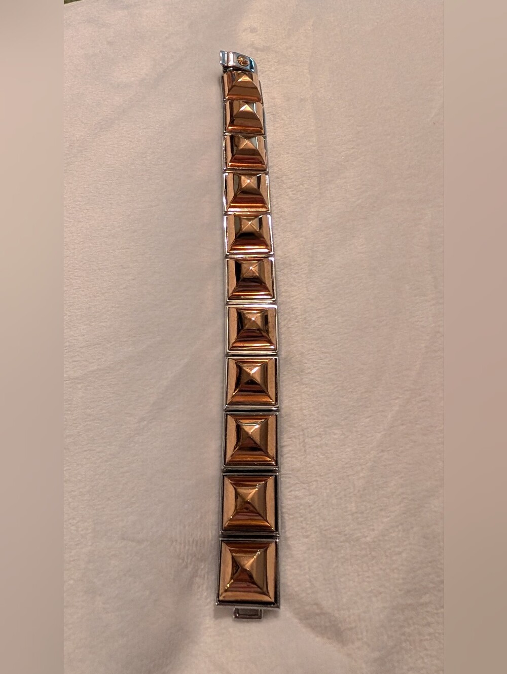 Henri Bendel Gold-Tone Pyramid Link Bracelet Gold VGC